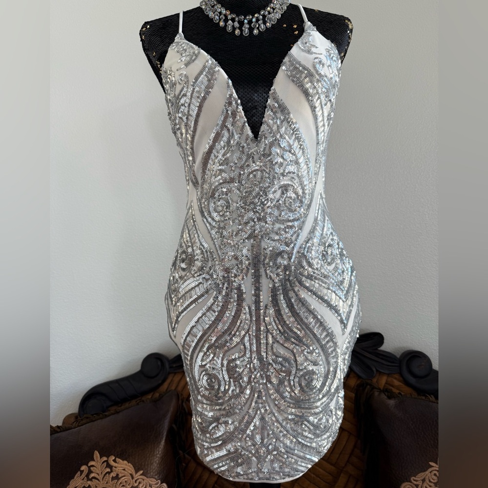 Windsor Born To Shine Silver Glam Sequin Mini Dress Size Medium - Picture 3 of 10